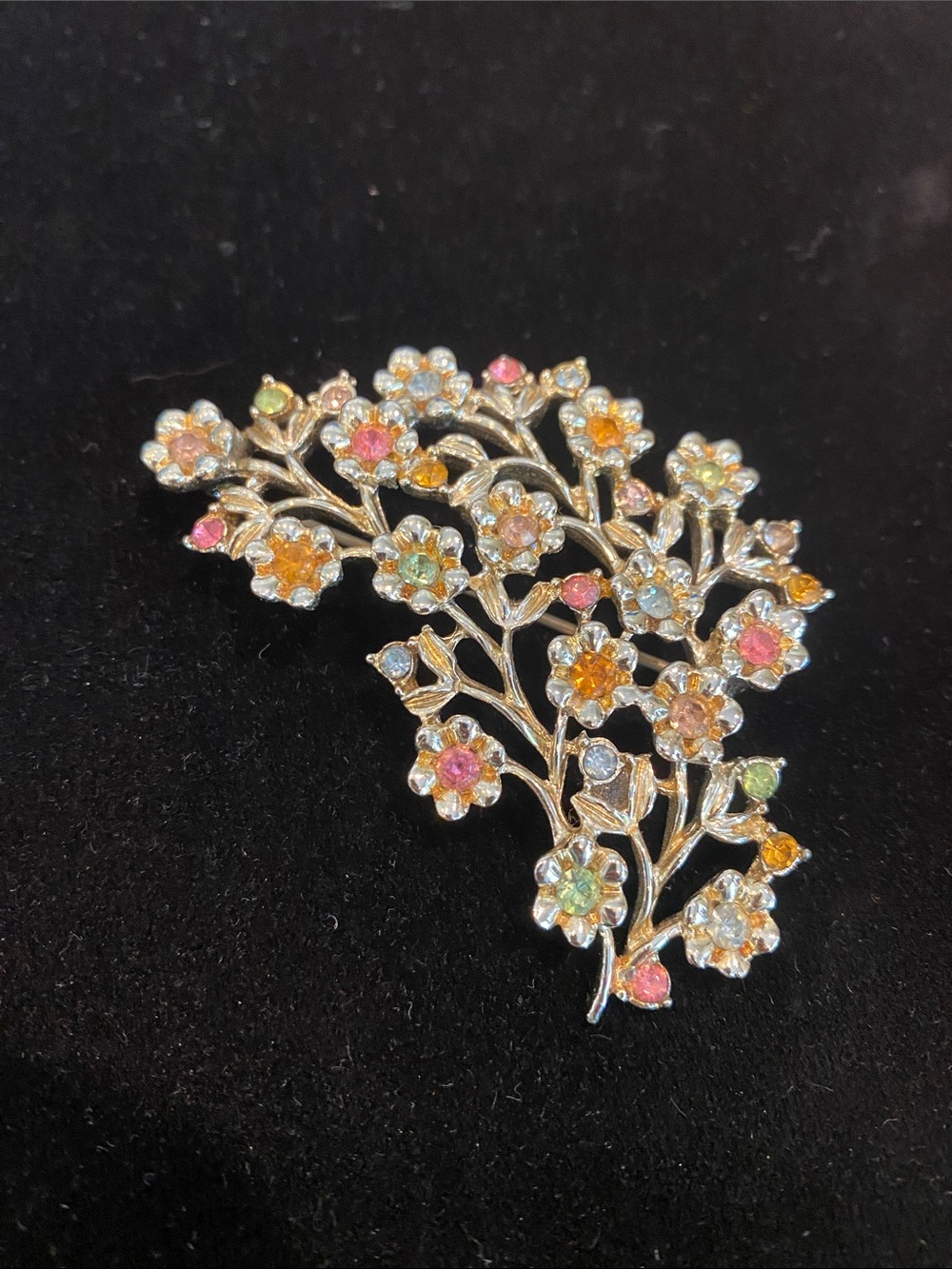 Floral brooch